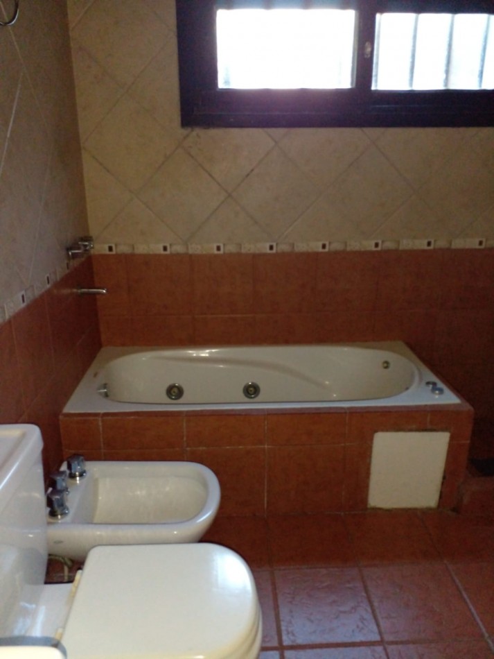 EN CONJUNTO!! CHALET MAS DEPARTAMENTOS CON PILETA