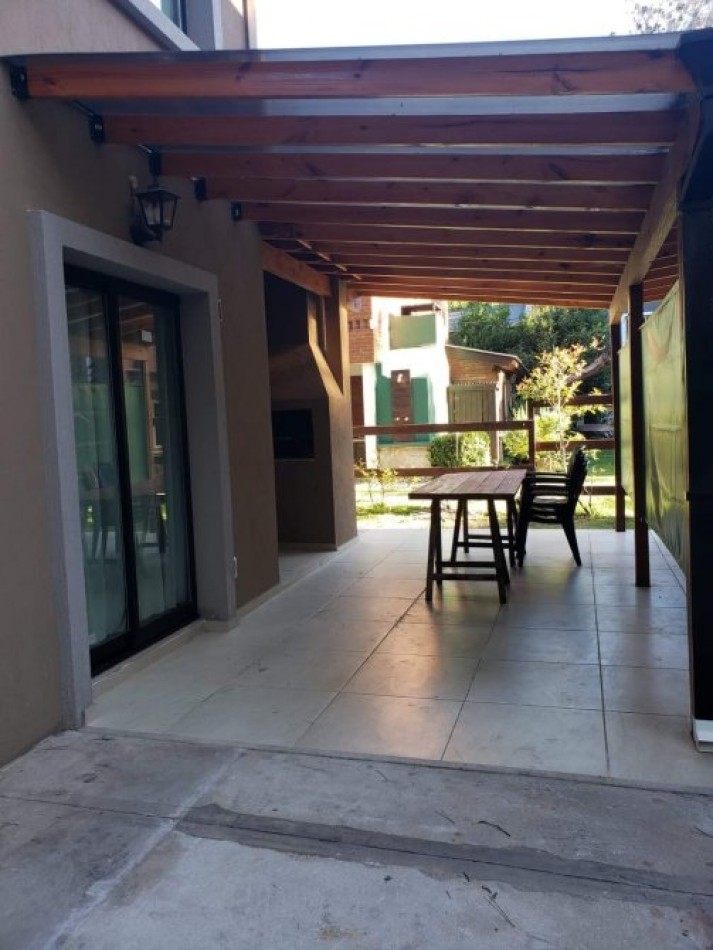 VENTA EN COSTA DEL ESTE, TRIPLEX 4 DORMITORIOS A ESTRENAR