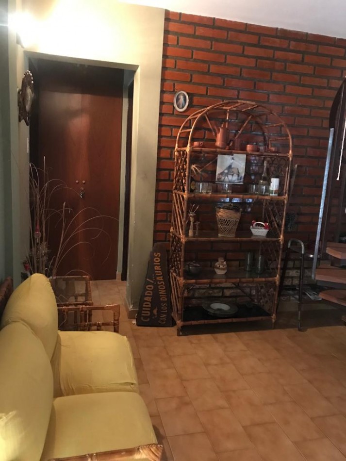 CHALET EN LOTE ESQUINA CON COCHERA Y PARQUE