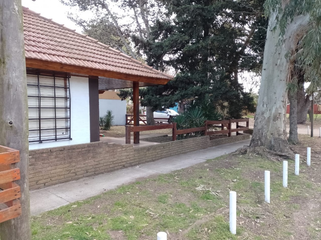 CHALET EN LOTE ESQUINA CON COCHERA Y PARQUE