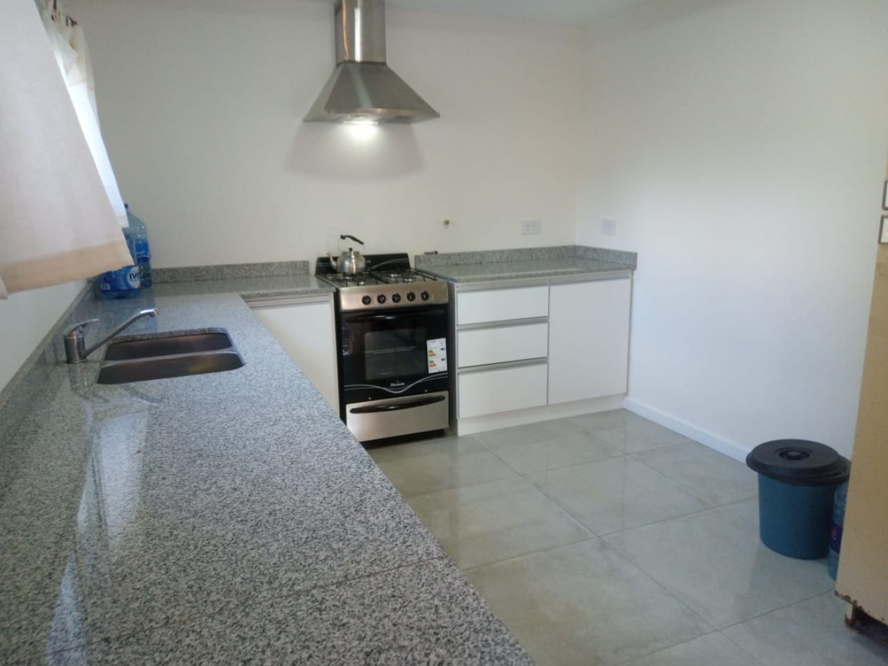 HERMOSA CASITA MUY LUMINOSA 