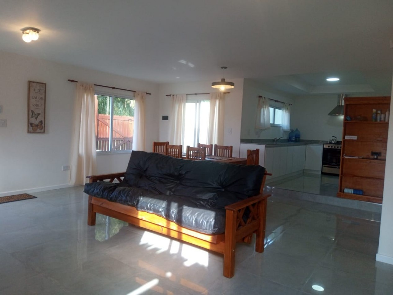 HERMOSA CASITA MUY LUMINOSA 