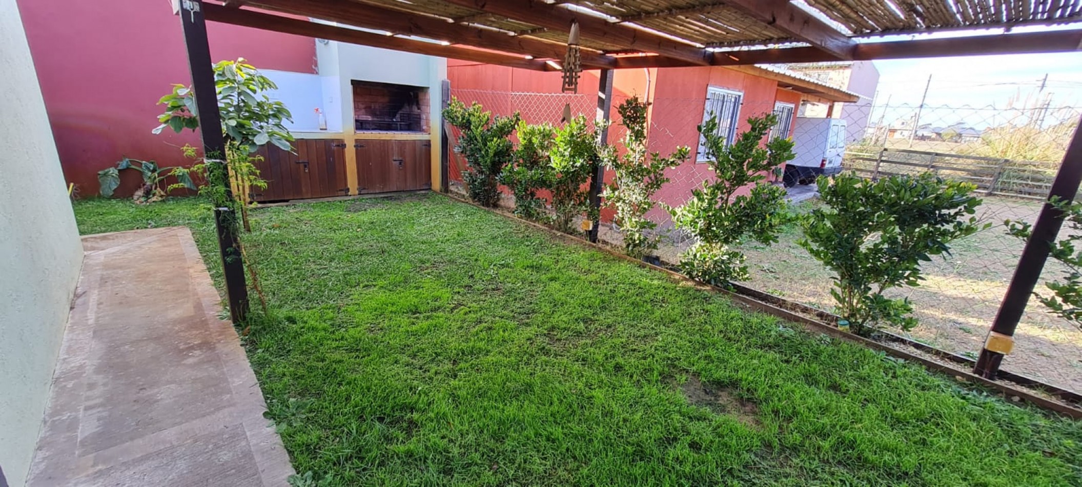 HERMOSA CASITA MUY LUMINOSA 