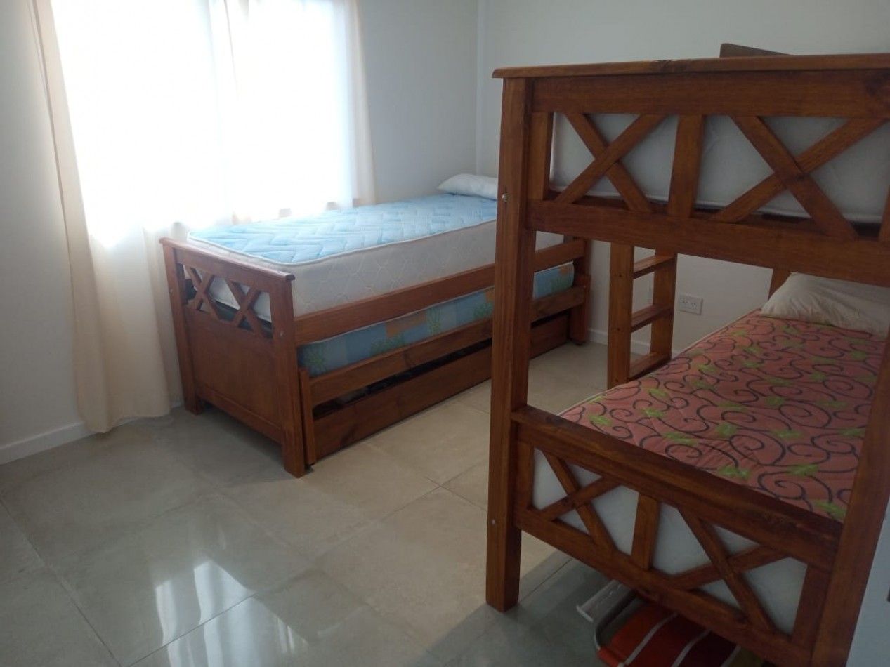 HERMOSA CASITA MUY LUMINOSA 