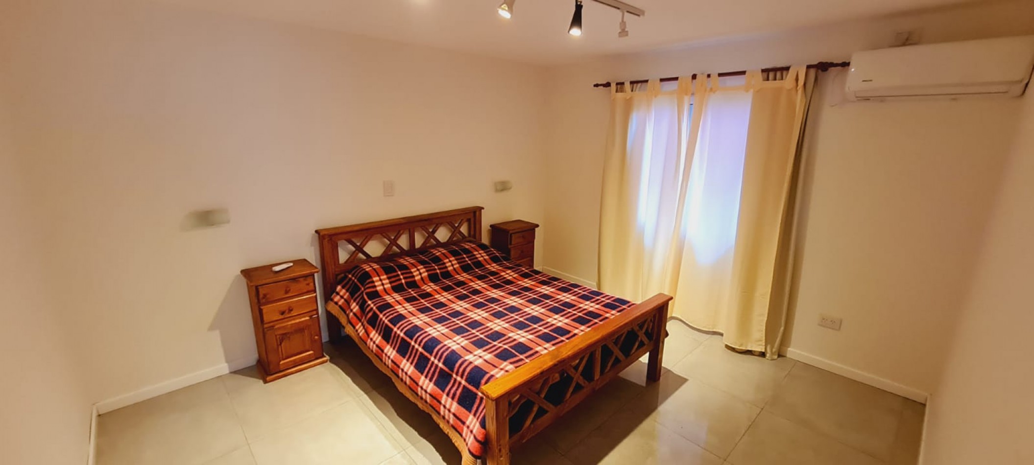 HERMOSA CASITA MUY LUMINOSA 