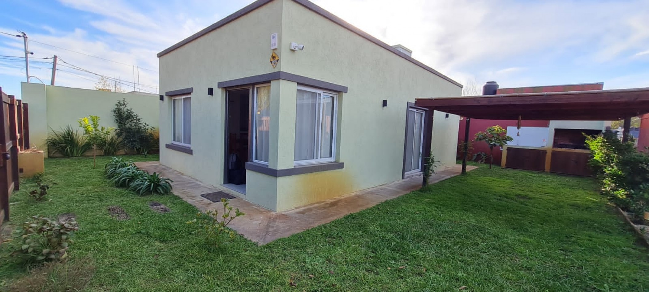 HERMOSA CASITA MUY LUMINOSA 