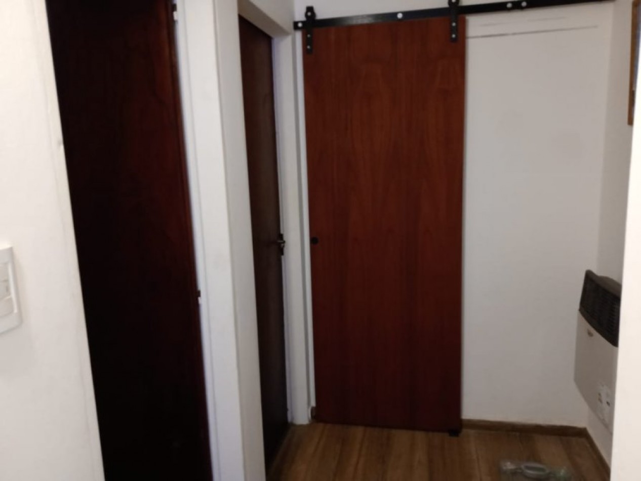 VENTA EN SANTA TERESITA CASA DE 4 AMBIENTES , EXCELENTE UBICACION, GAS NATURAL Y COCHERA