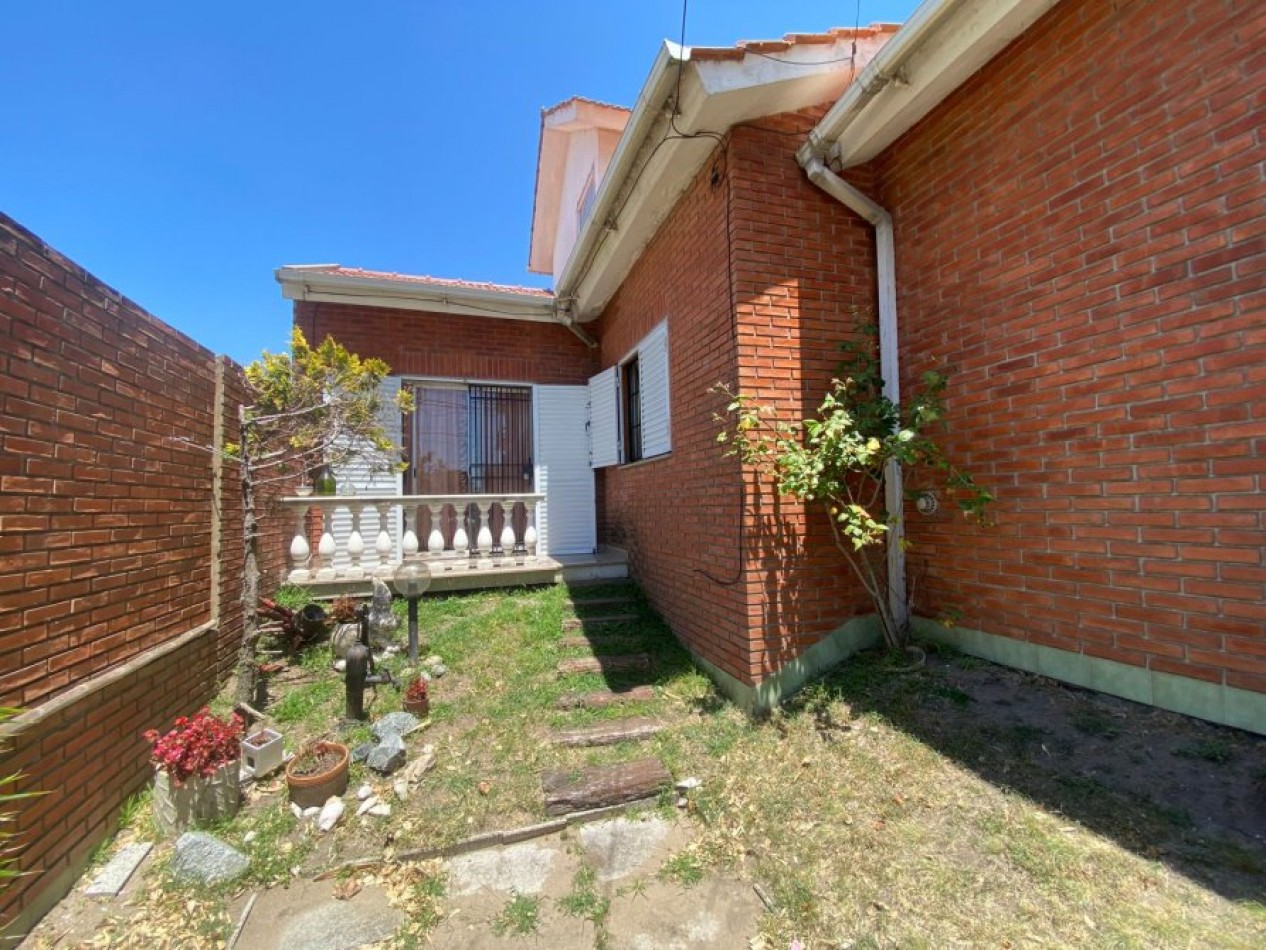 VENDO CASA EN SANTA TERESITA A METROS DEL MAR, 200M2 + SUBSUELO, OPORTUNIDAD!