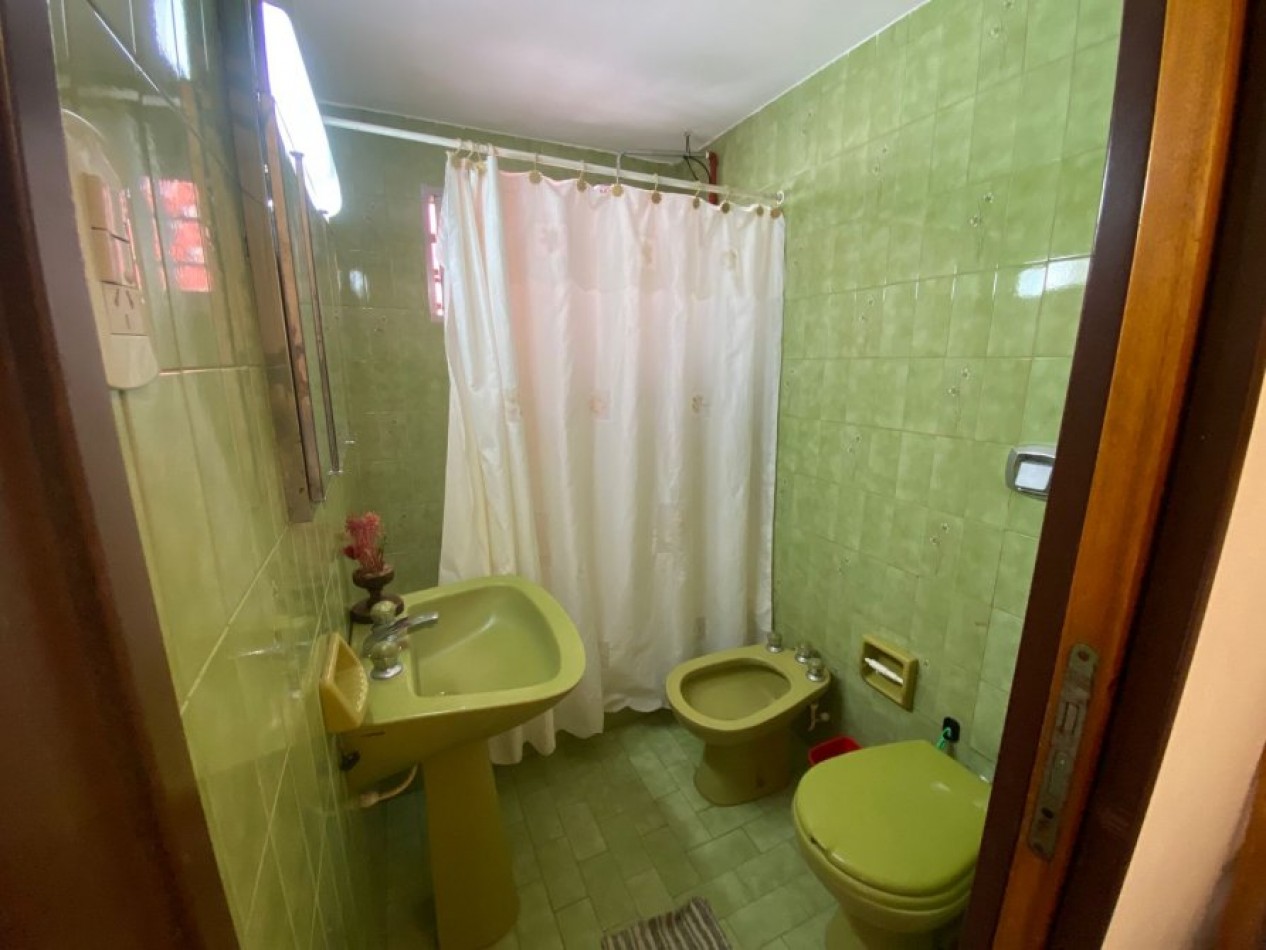 VENDO CASA EN SANTA TERESITA A METROS DEL MAR, 200M2 + SUBSUELO, OPORTUNIDAD!