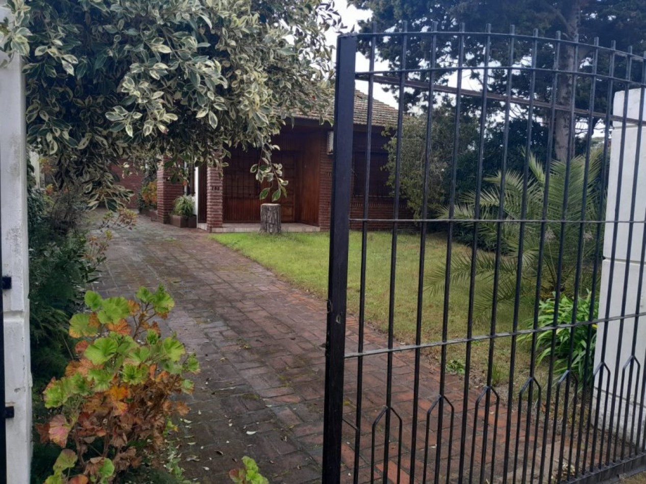 Venta Chalet en La Costa, 3 Ambientes con Garaje y Quincho