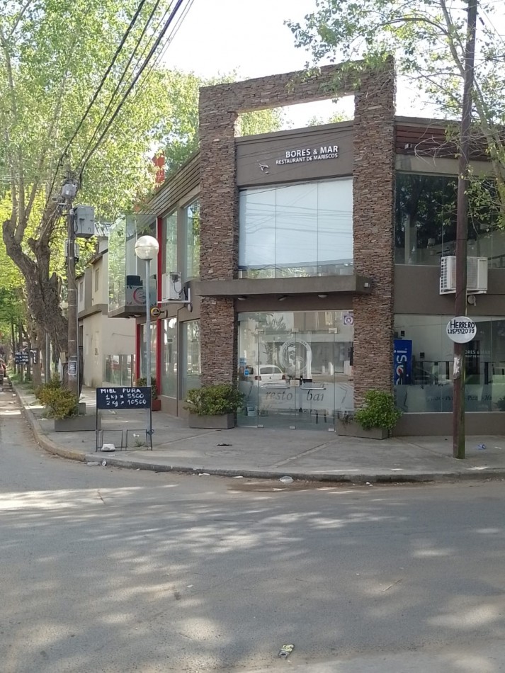 LOCAL COMERCIAL CON VIVIENDAS