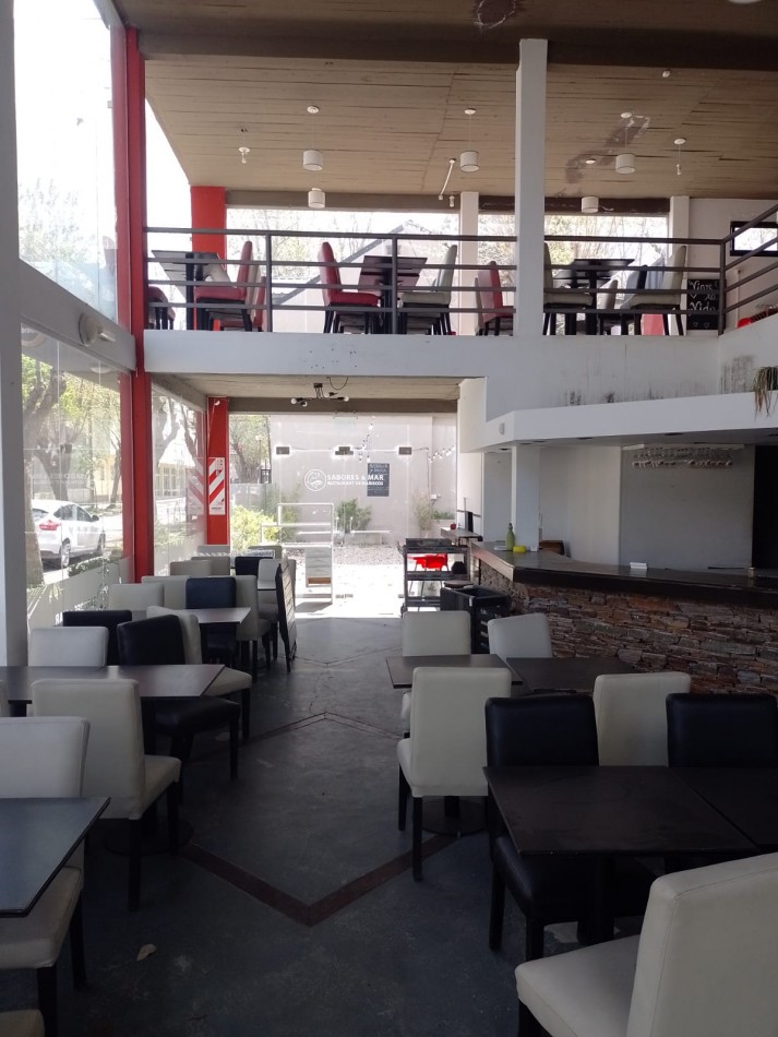 LOCAL COMERCIAL CON VIVIENDAS