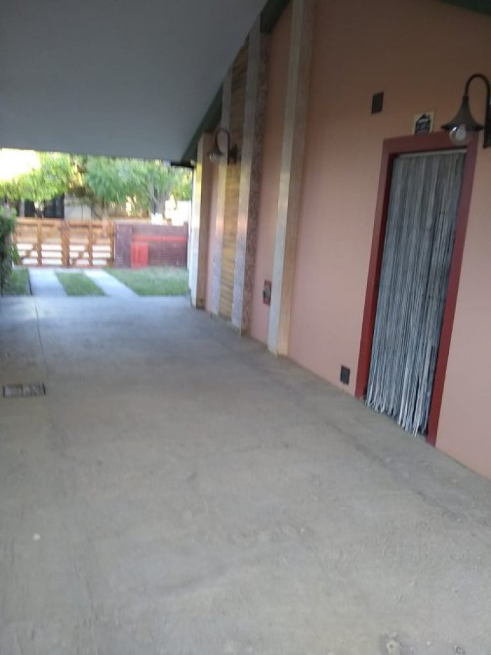 VENDO EN LA COSTA CASA 3 AMB. CON PARQUE Y GAS NATURAL, EXCELENTE UBICACION
