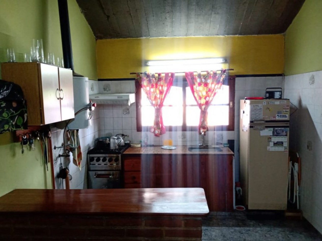 VENDO EN LA COSTA CASA 3 AMB. CON PARQUE Y GAS NATURAL, EXCELENTE UBICACION