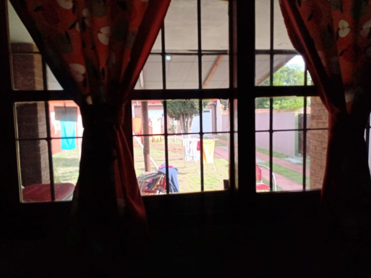 VENDO EN LA COSTA CASA 3 AMB. CON PARQUE Y GAS NATURAL, EXCELENTE UBICACION