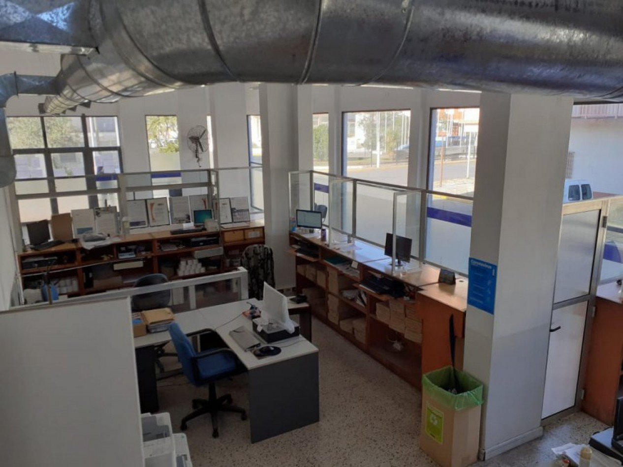 VENTA EN SANTA TERESITA IMPORTANTE LOCAL DOBLE ALTURA EN ESQUINA, ALTA RENTA