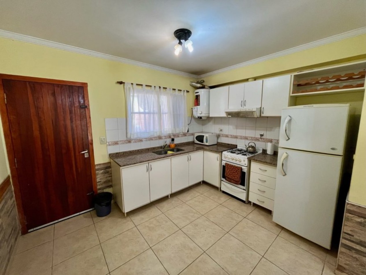 5 TRIPLEX C/DETALLES DE CATEGORIA 4 AMB, EXCELENTE UBICACION C/ PARQUE LIBRE