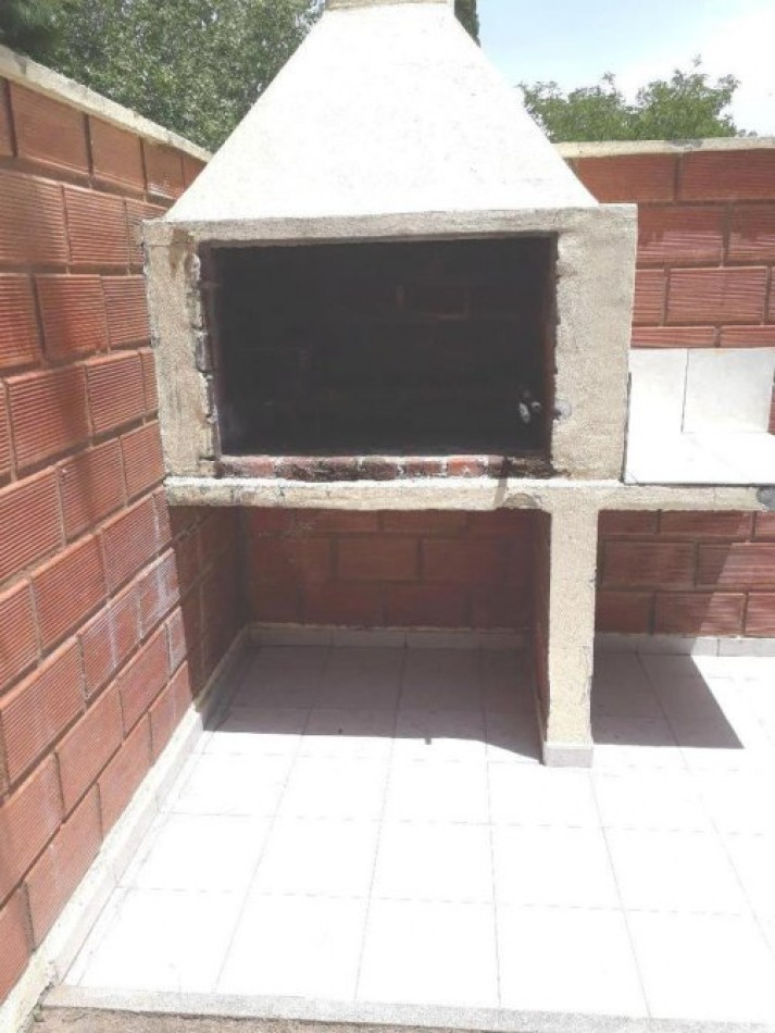 5 TRIPLEX C/DETALLES DE CATEGORIA 4 AMB, EXCELENTE UBICACION C/ PARQUE LIBRE