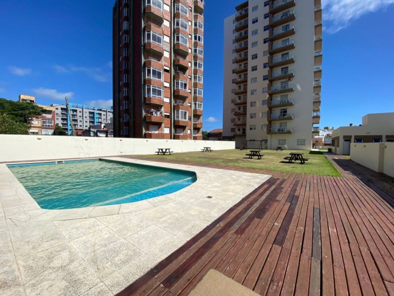 DPTO DE CATEGORIA C/ VISTA AL MAR EN LA COSTA CON ESPECTACULAR PARQUE C/ PISCINA