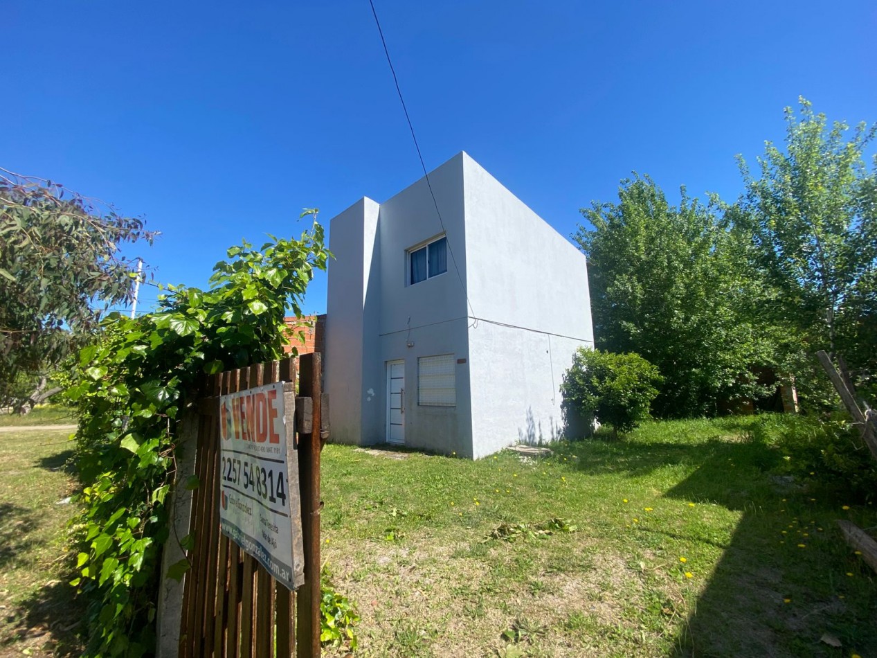 VENDE EN LA COSTA CASA EN DUPLEX C/TERRENO, OPORTUNIDAD