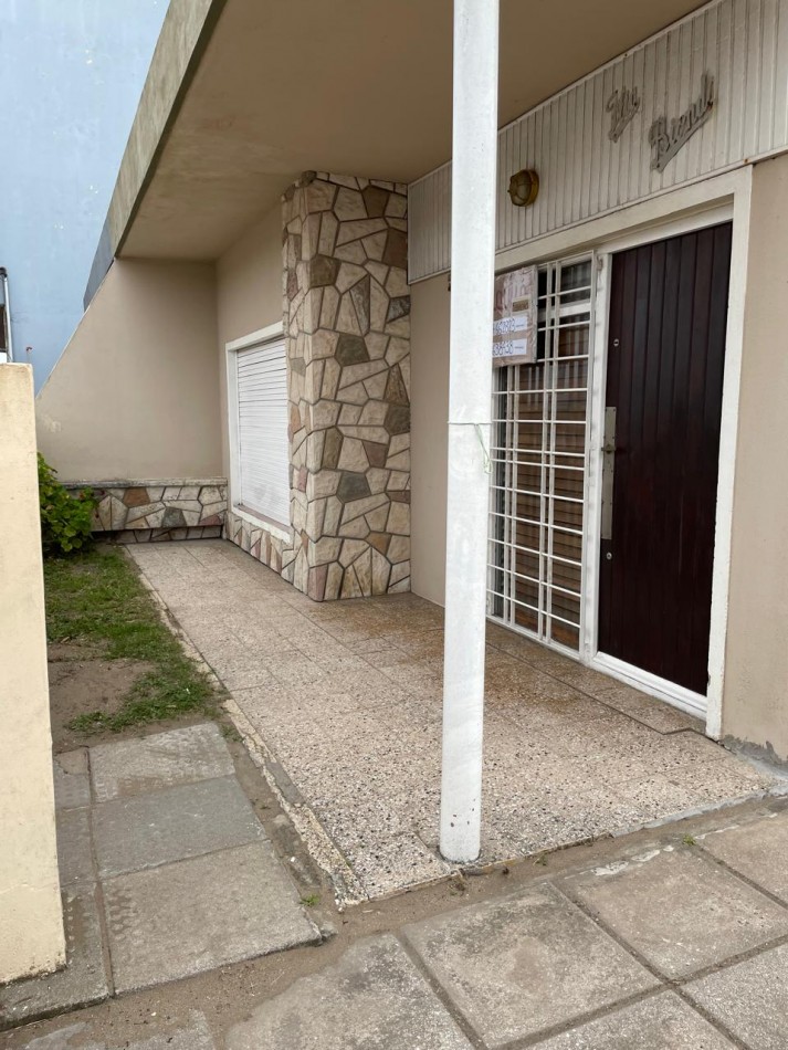 OPORTUNIDAD, CASA 3 AMBIENTES, EXCELENTE UBICACION A METROS DEL MAR