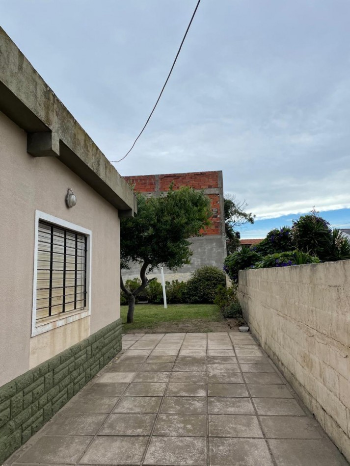 OPORTUNIDAD, CASA 3 AMBIENTES, EXCELENTE UBICACION A METROS DEL MAR