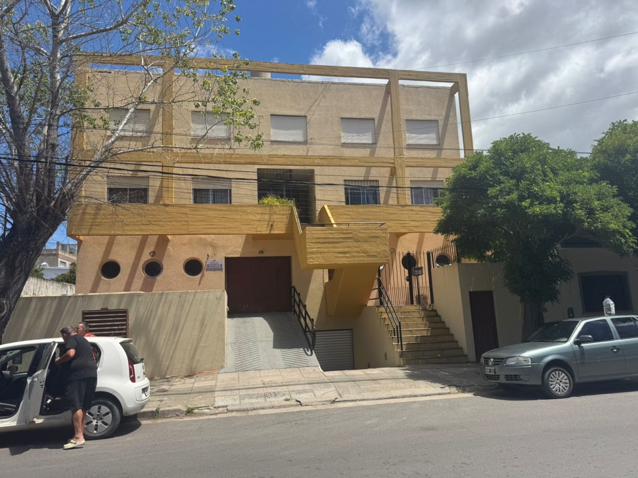 DEPARTAMENTO CENTRICO EN MAR DE AJO CON COCHERA