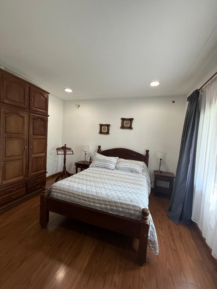 VENTA EN LA COSTA, IMPORTANTE VIVIENDA DE DISEÑO CON 430M2 CUBIERTOS