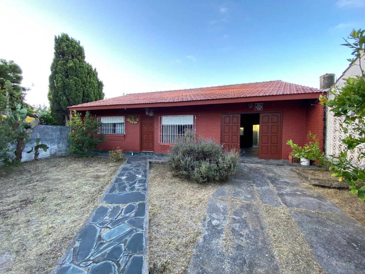 VENTA EN SANTA TERESITA, CASA DE 100M2 SOBRE LOTE DE 12X50 CON GAS NATURAL