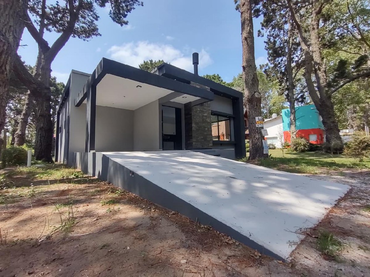 CASA EN VENTA EN COSTA DEL ESTE, A ESTRENAR