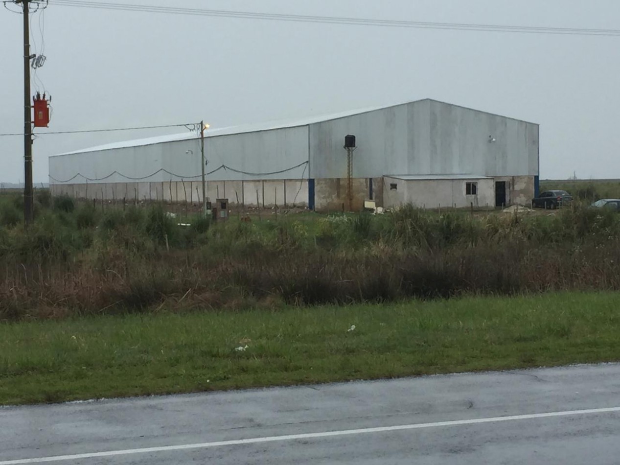 VENDE EN LA COSTA SOBRE RUTA 11, IMPORTANTE DEPOSITO C/OFICINAS 2000M2