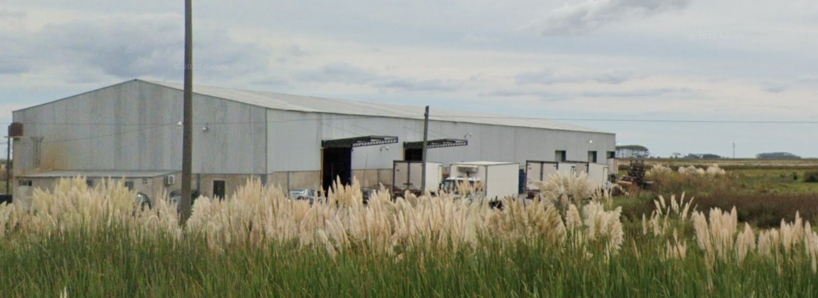 VENDE EN LA COSTA SOBRE RUTA 11, IMPORTANTE DEPOSITO C/OFICINAS 2000M2