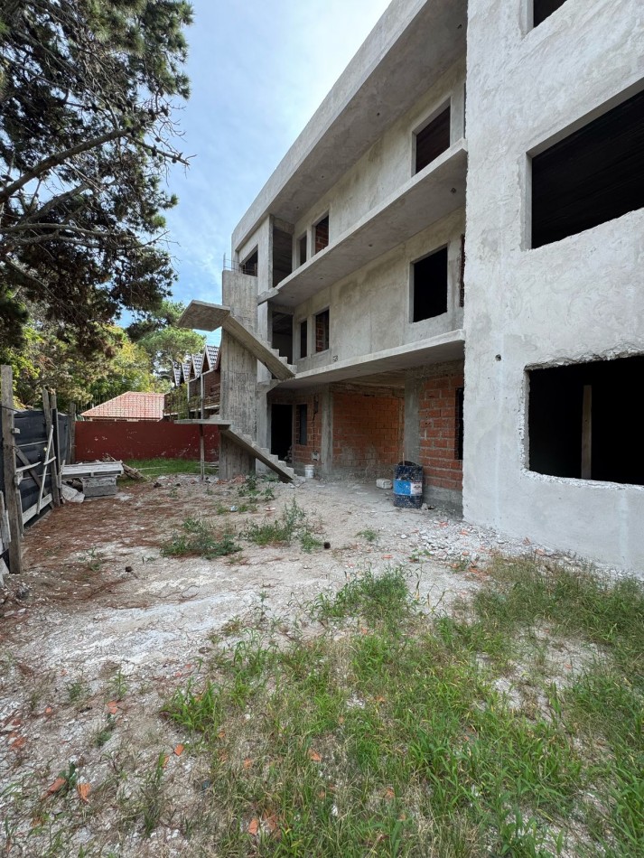 DEPARTAMENTO FRENTE A LA PLAZA - POZO!!!