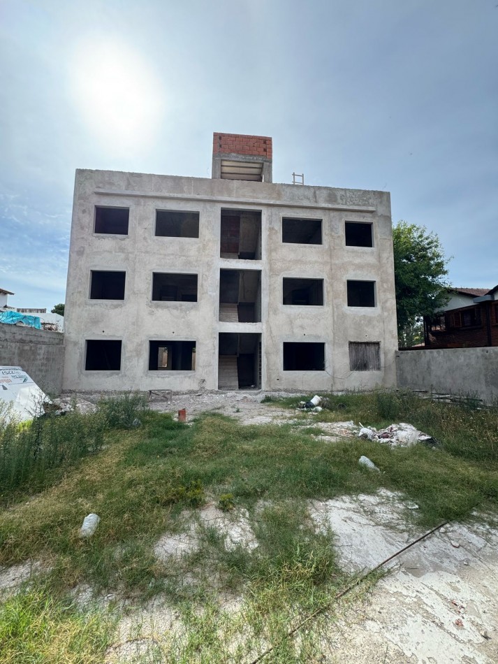 DEPARTAMENTO FRENTE A LA PLAZA - POZO!!!