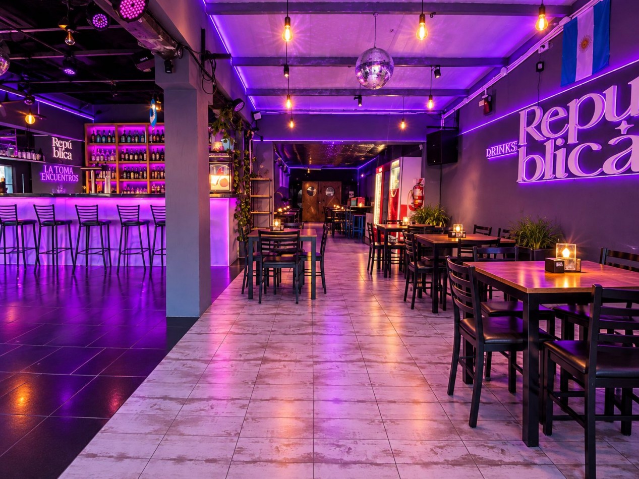 VENDO RECONOCIDO RESTOBAR CON IMPORTANTE CLIENTELA ( VER VIDEO )