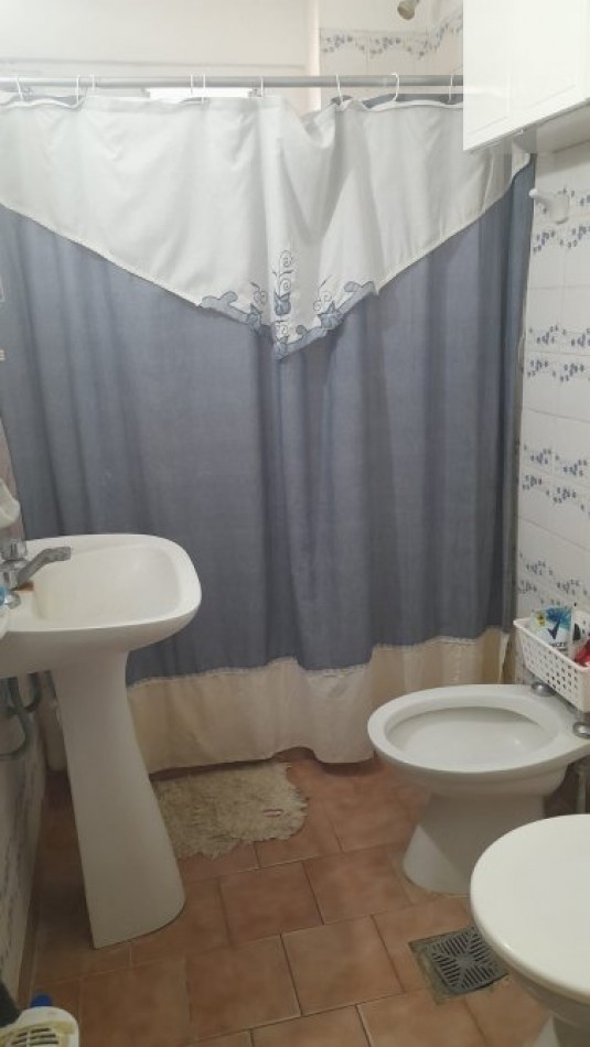 VENTA EN LA COSTA, IMPORTANTE LOCAL + 2 VIVIENDAS