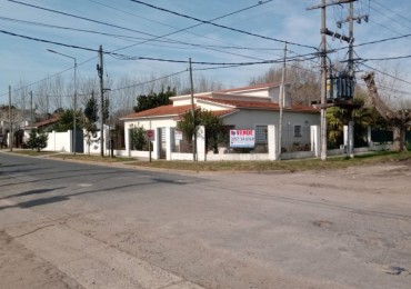 VENTA EN SANTA TERESITA, CASA 4 AMBIENTES CON PARQUE, 200M2 APROX.