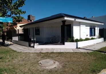VENTA EN SANTA TERESITA CASA DE 4 AMBIENTES , EXCELENTE UBICACION, GAS NATURAL Y COCHERA