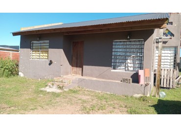 CHALET 3 AMBIENTES CON FONDO LIBRE