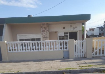 OPORTUNIDAD, CASA 3 AMBIENTES, EXCELENTE UBICACION A METROS DEL MAR