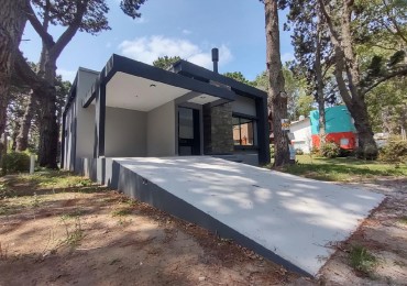 CASA EN VENTA EN COSTA DEL ESTE, A ESTRENAR