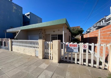 OPORTUNIDAD, CASA 3 AMBIENTES, EXCELENTE UBICACION A METROS DEL MAR