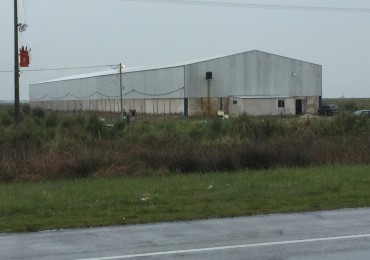 VENDE EN LA COSTA SOBRE RUTA 11, IMPORTANTE DEPOSITO C/OFICINAS 2000M2